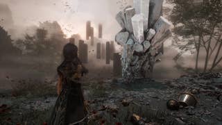 Lune can be seen looking at the friendly Hexga in Clair Obscur: Expedition 33